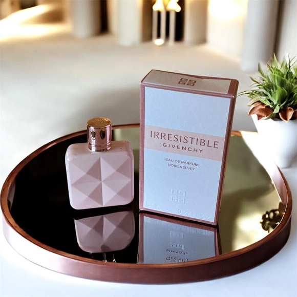 NIB- Givenchy Irresistible Rose Velvet  E D P- 8ML/.27FL OZ MINI - Picture 4 of 4
